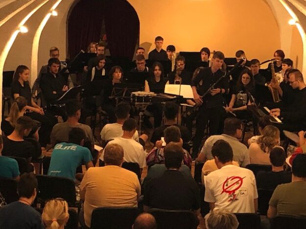 IMG_4428 KONCERT UČENIKA GLAZBENE ŠKOLE PAVLA MARKOVCA U CENTRU LUG