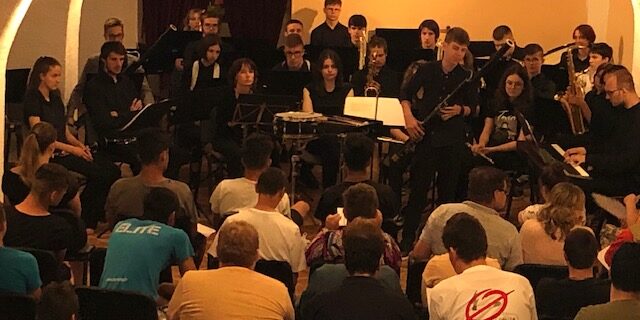 KONCERT UČENIKA GLAZBENE ŠKOLE PAVLA MARKOVCA U CENTRU LUG